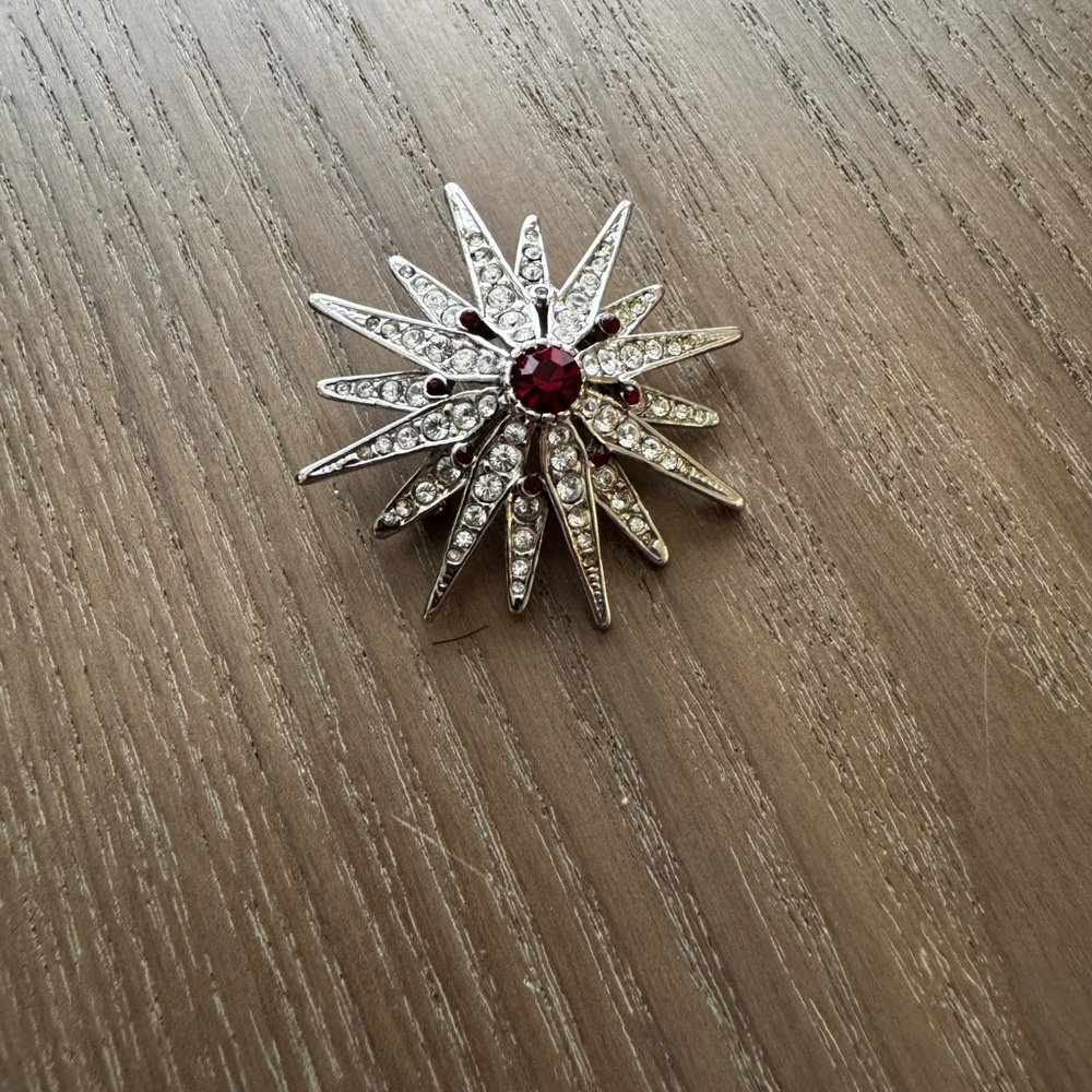 Pre-loved Erwin Pearl Brooch